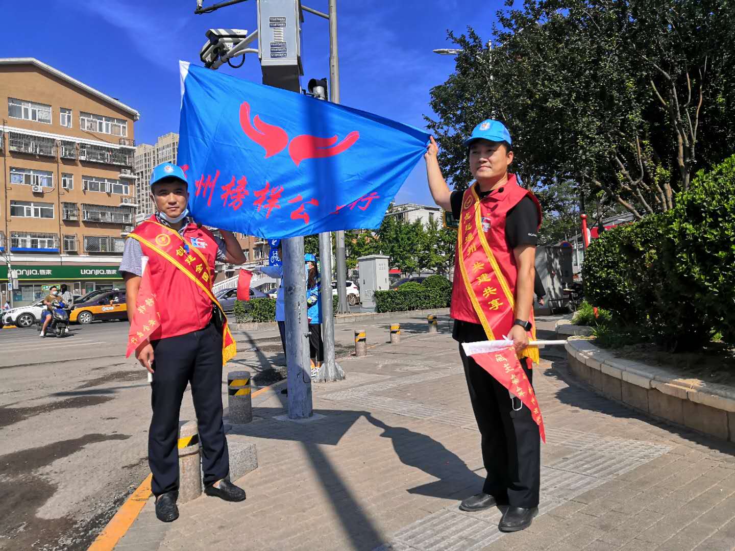 <strong>黄色三级片老头子大鸡巴干老太婆的大黑逼视</strong>